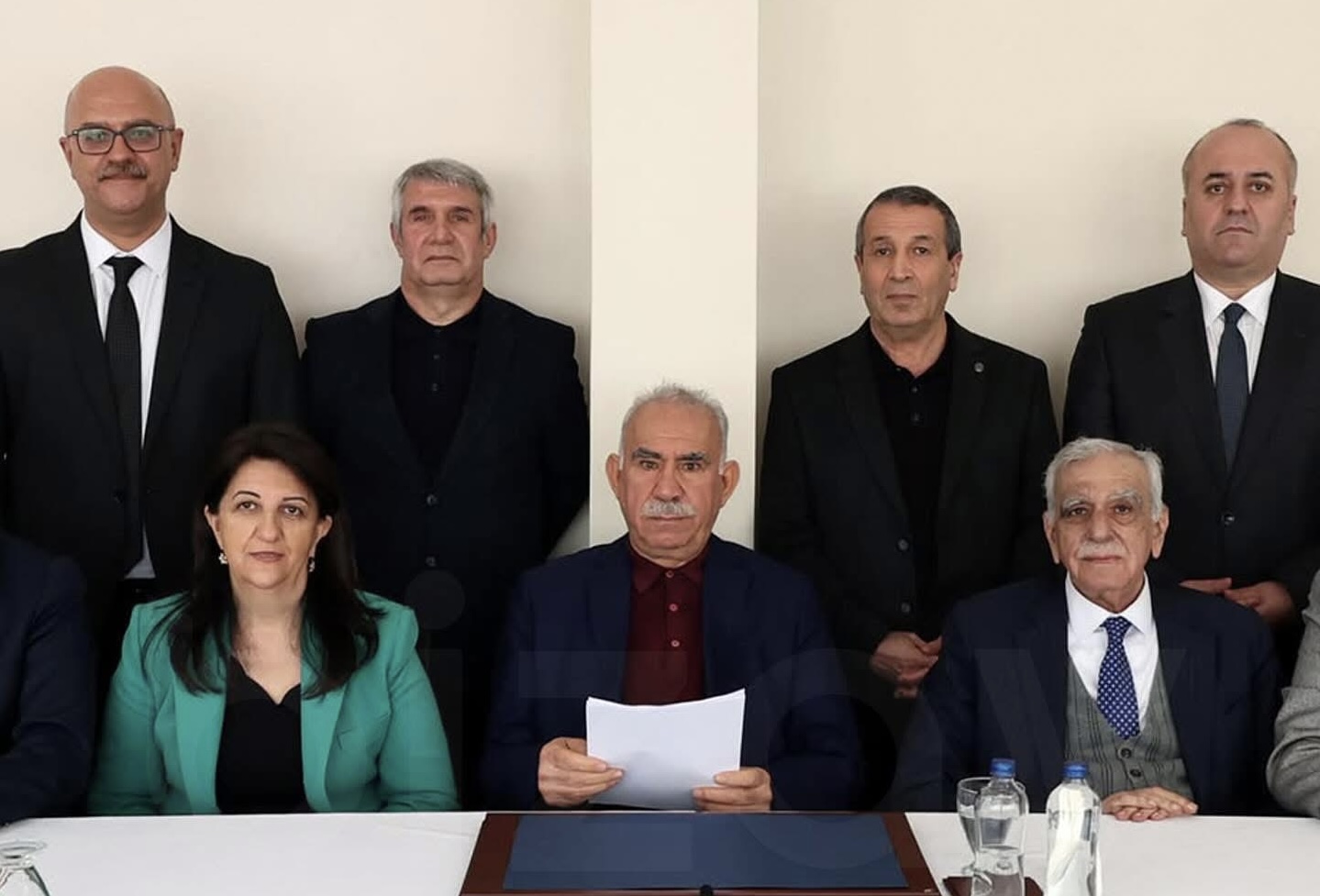 بۆ ڕای گشتی   پشتگیری لە بانگەوازی بەڕێز ئۆجەلان بۆ "ئاشتی و کۆمەڵگەیەکی دیموکراتیک" دەکەین